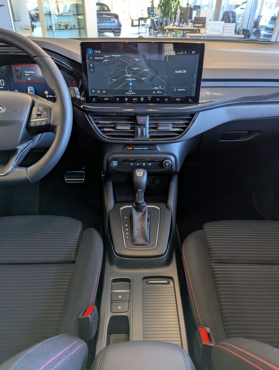 Fahrzeugabbildung Ford Focus 1.0 ST-Line X Styling Matrix B&O Pano 18"