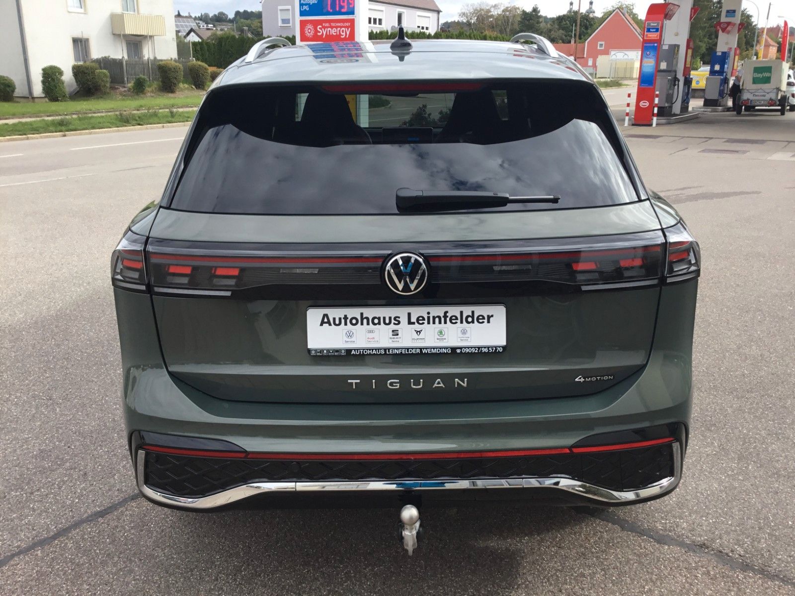 Fahrzeugabbildung Volkswagen Tiguan 2.0 TDI DSG 4M R-Line+AHK+20"+Matrix+Pano