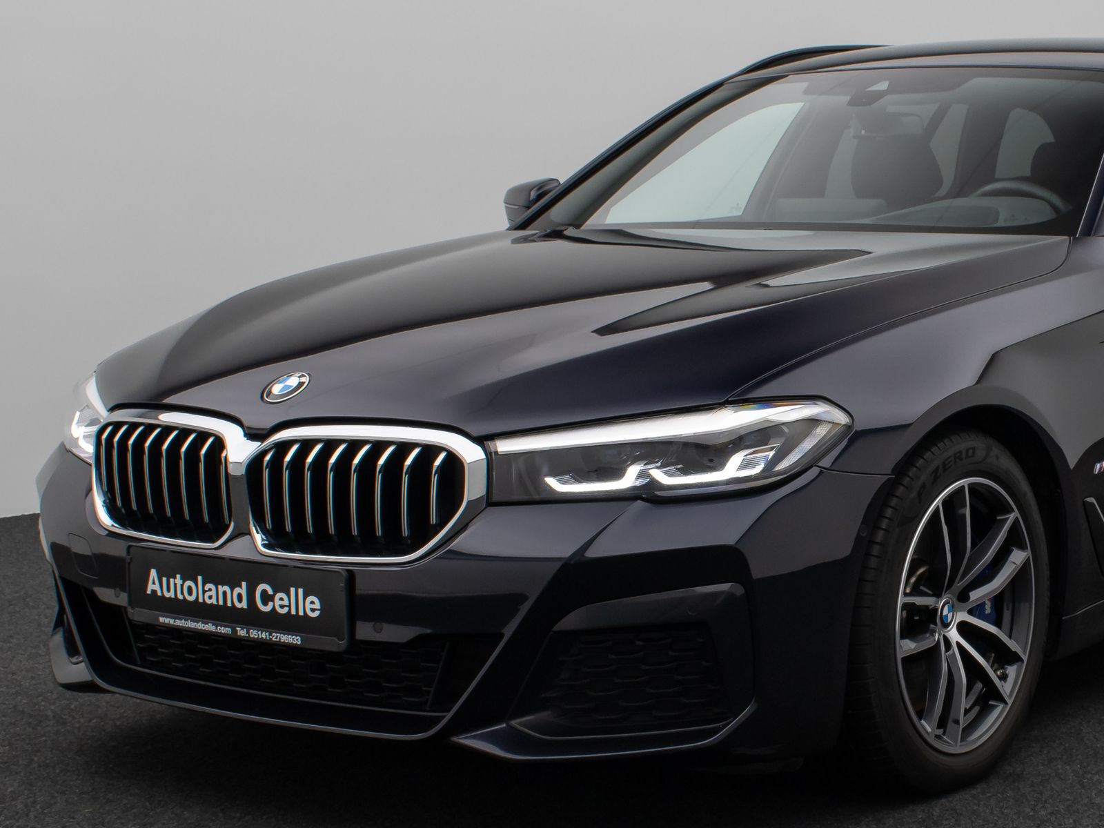 Fahrzeugabbildung BMW 530d xD M Sport Kamera HUD DAB H/K Komfort Alarm