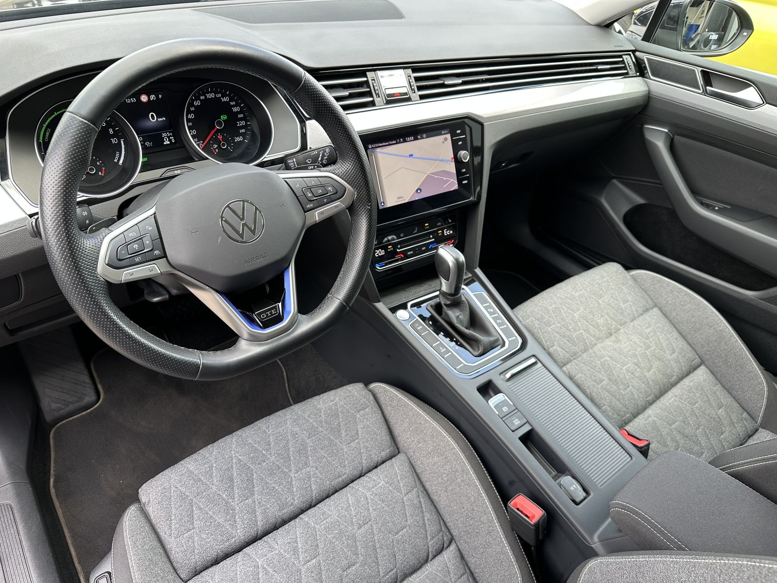 Fahrzeugabbildung Volkswagen Passat Variant GTE NAV+IQ-LIGHT+KAM+ACC+17ZO+PP