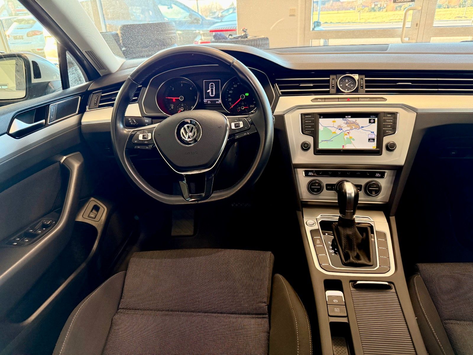 Fahrzeugabbildung Volkswagen Passat Variant 2.0TDI DSG Comfortline BlueMotion