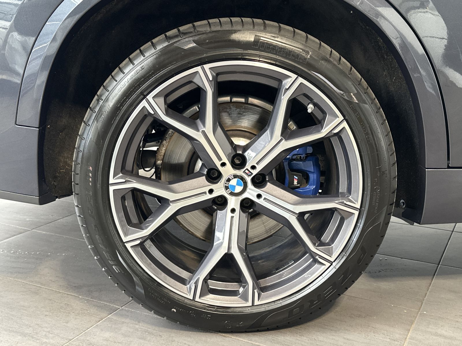 Fahrzeugabbildung BMW X5 xDrive40d M-Sport NAV+LASER+AHK+PANO+HEAD-UP