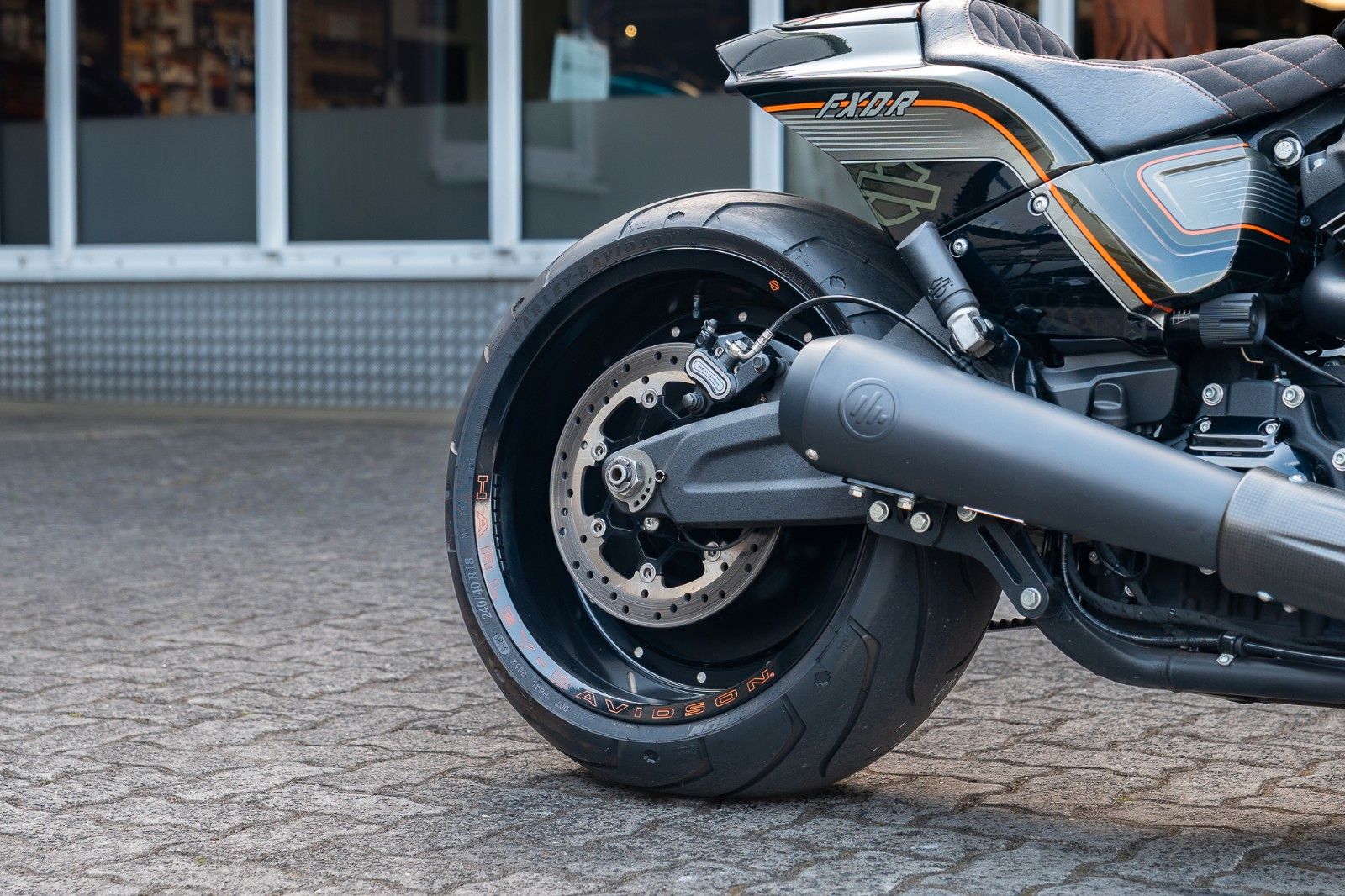 Fahrzeugabbildung Harley-Davidson FXDRS 114 CUI - KESSTECH - SEITLICHER KZH