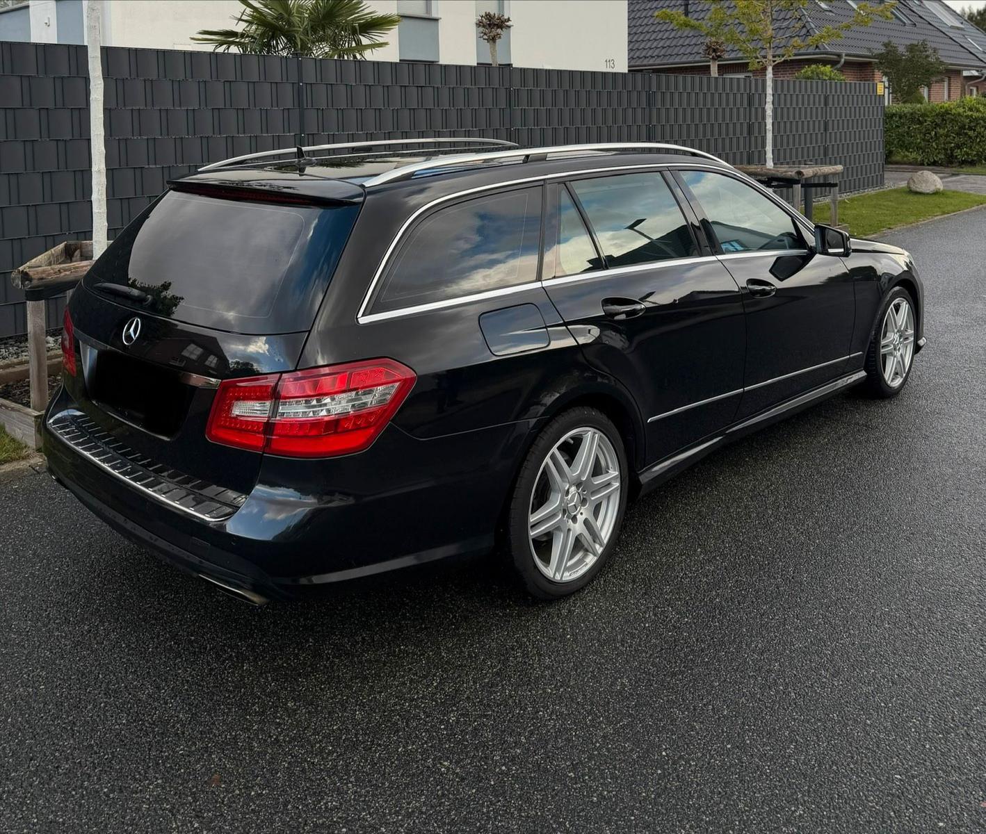Mercedes-Benz E350 2010 — interior