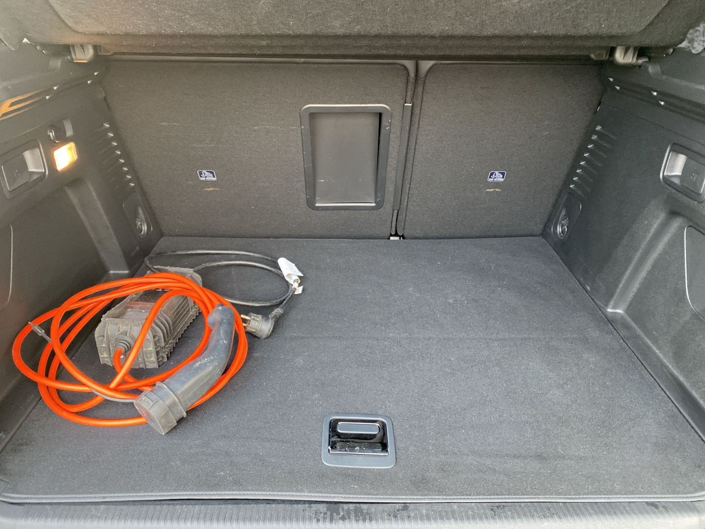 Fahrzeugabbildung Peugeot 3008 Hybrid 225 Allure 1.6 Plug-In EU6d