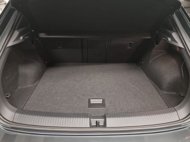 Fahrzeugabbildung Volkswagen T-Roc 1,5 TSI DSG BLACK STYLE VOLLLEDER NAVI AHK
