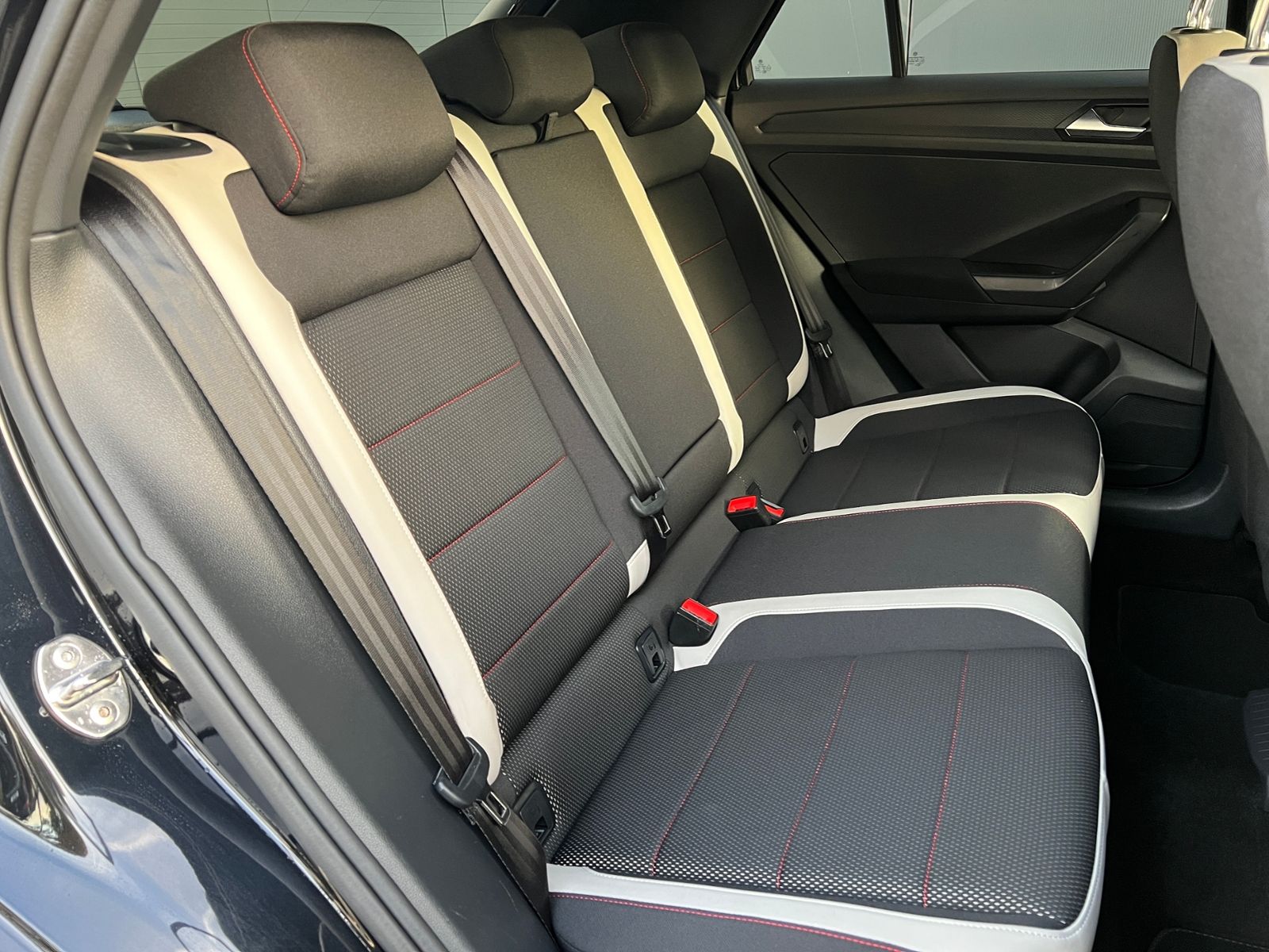 Fahrzeugabbildung Volkswagen T-Roc 1.5 TSI Sport *AHK,ACC,17"-LM*