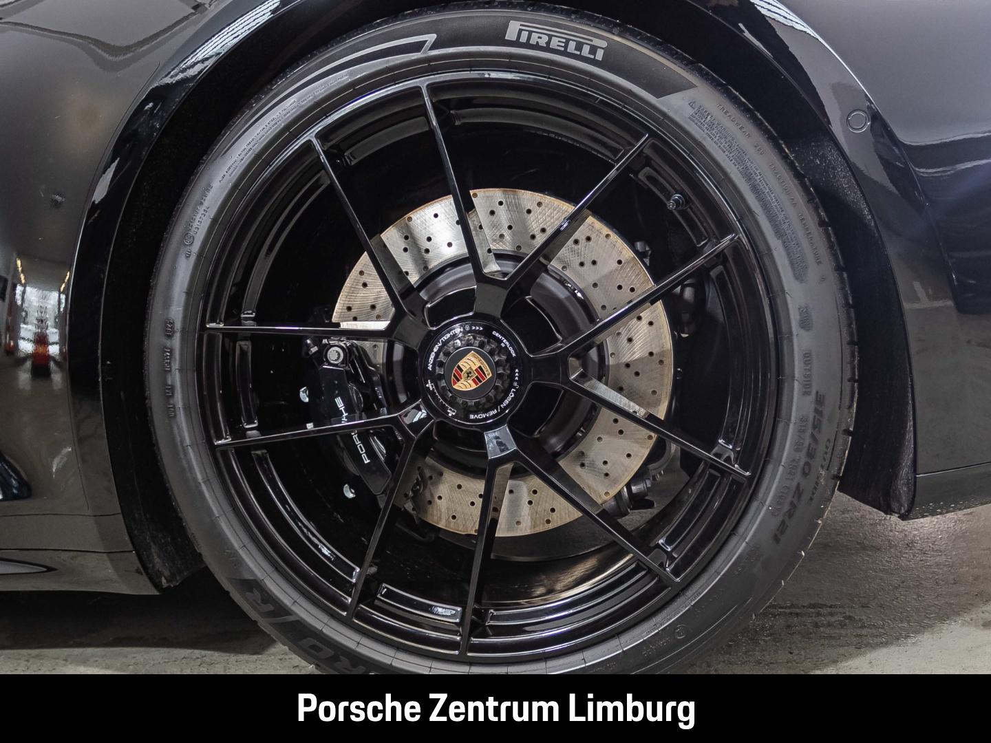 PORSCHE 992 911 CARRERA 4 GTS CABRIOLET