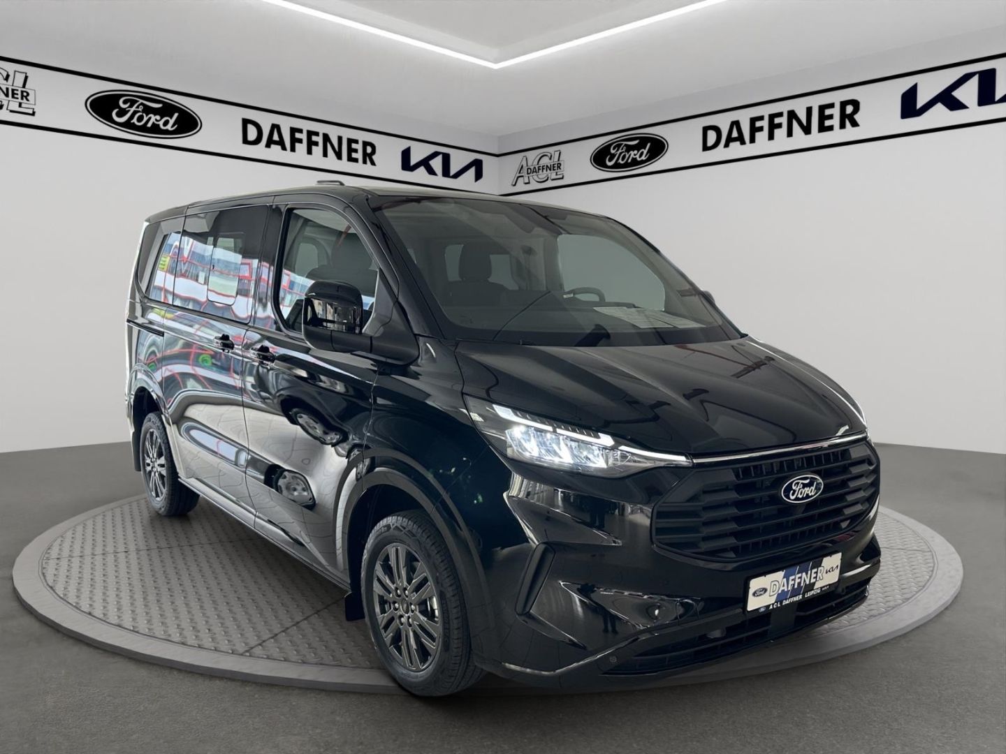Fahrzeugabbildung Ford Transit Custom Kombi 320 L1 FWD Limited