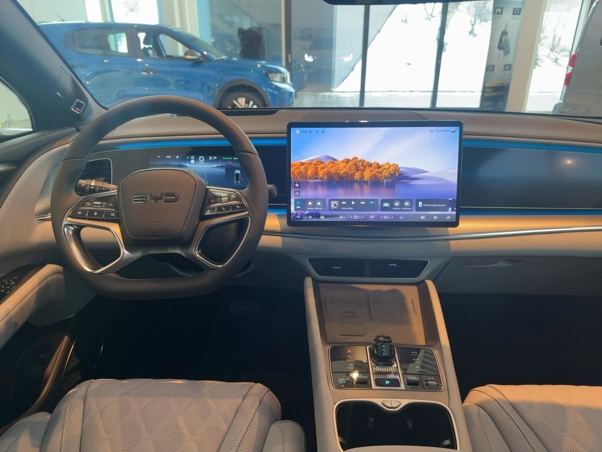 BYD SEALION 7
