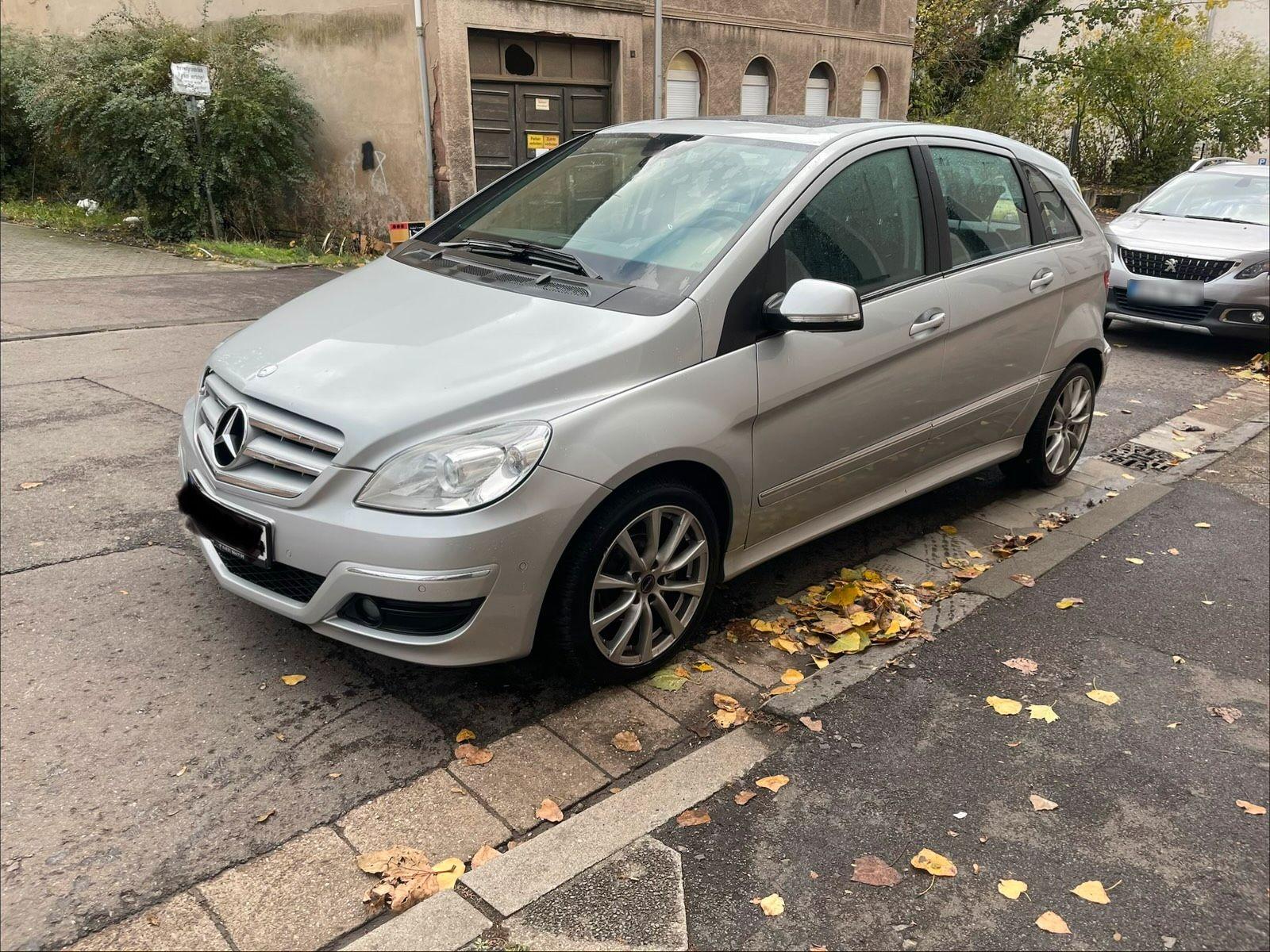 Mercedes-Benz B 180