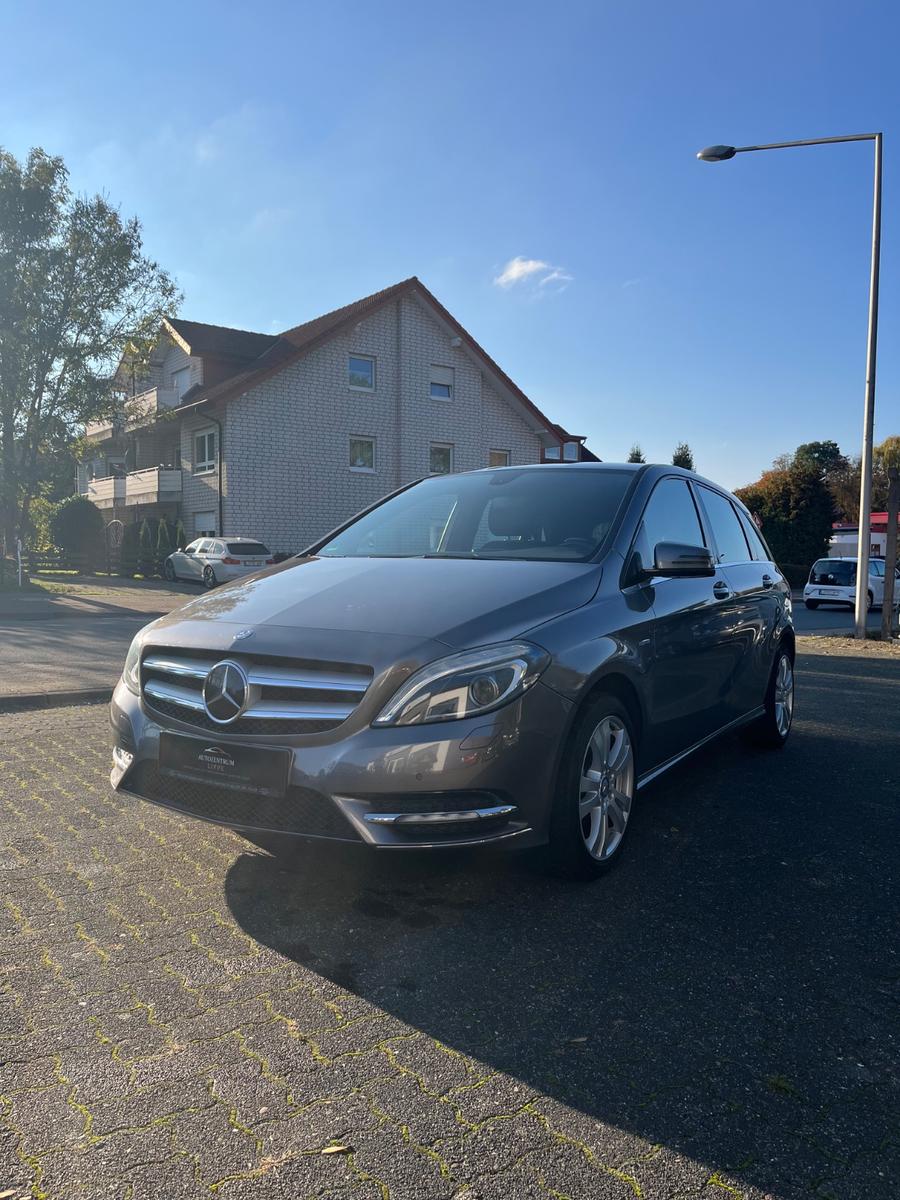 Mercedes-Benz B 180
