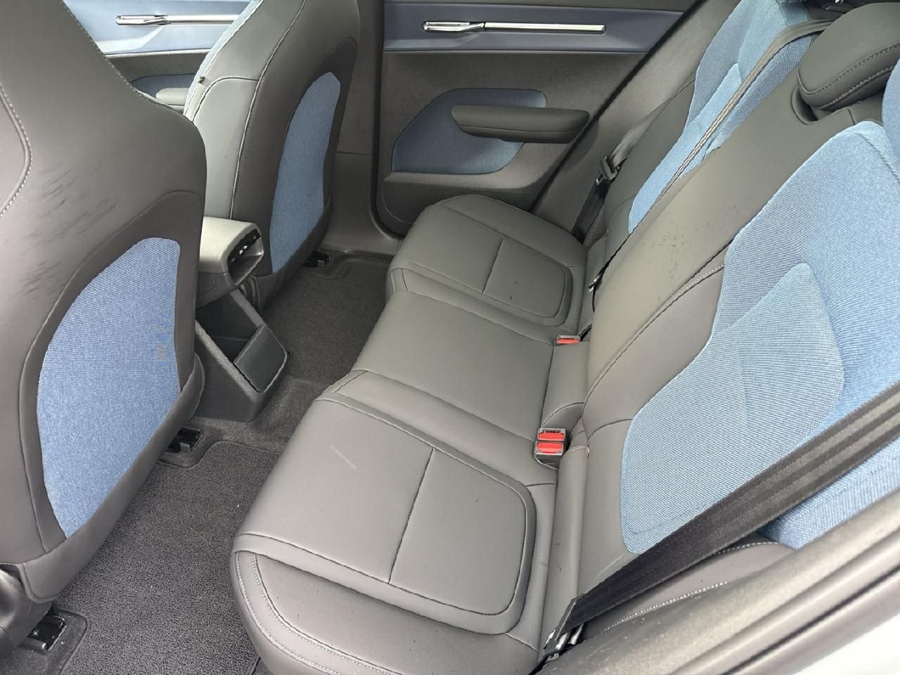 Fahrzeugabbildung Volvo EX30 Ultra AWD Performance Pure Electric