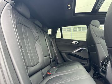 BMW X6 M50i Gestiksteuerung Head-Up HK HiFi DAB LED