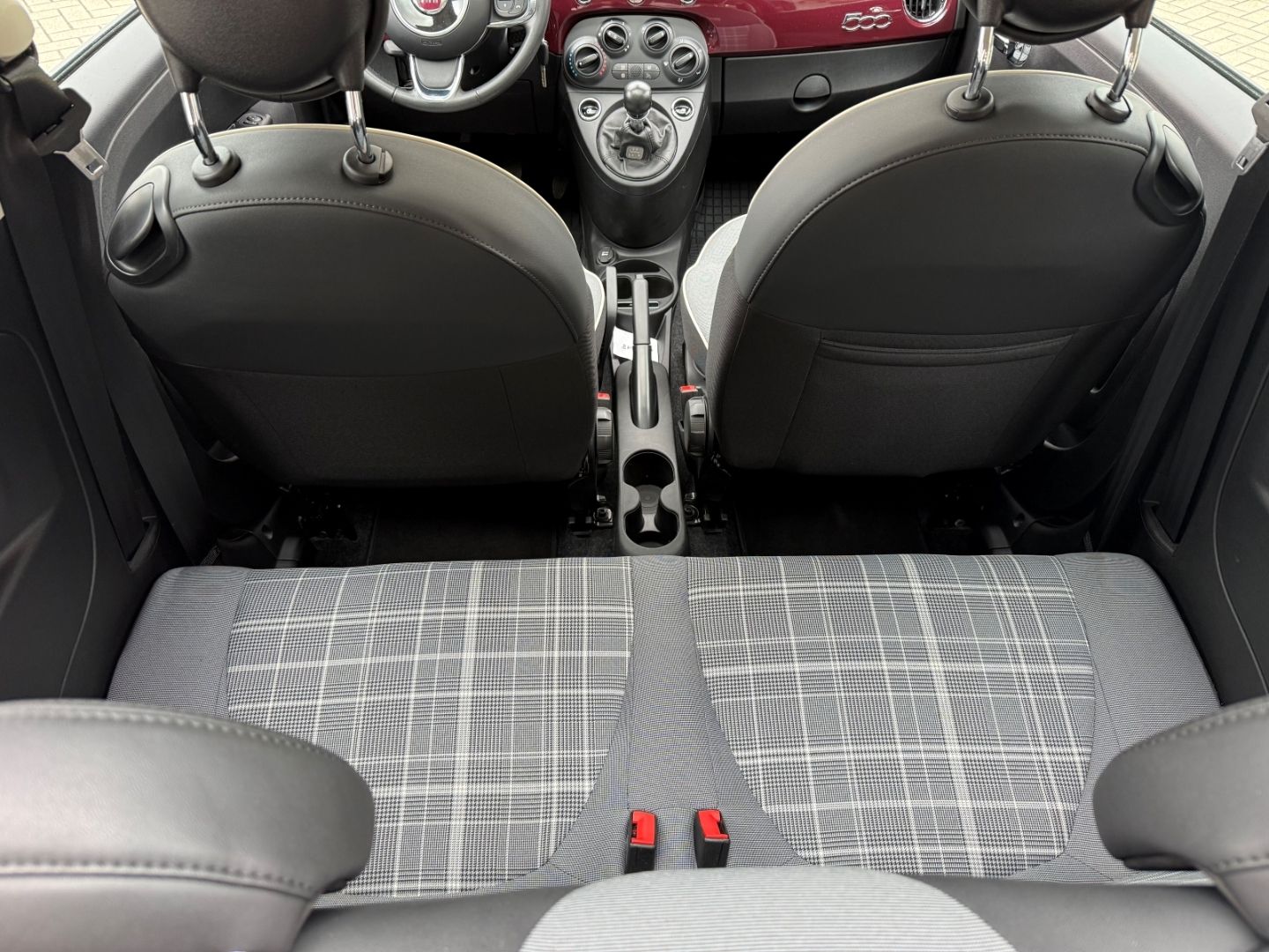 Fahrzeugabbildung Fiat 500 Lounge Pano CarPlay Temp PDC ALU BT Berganfa