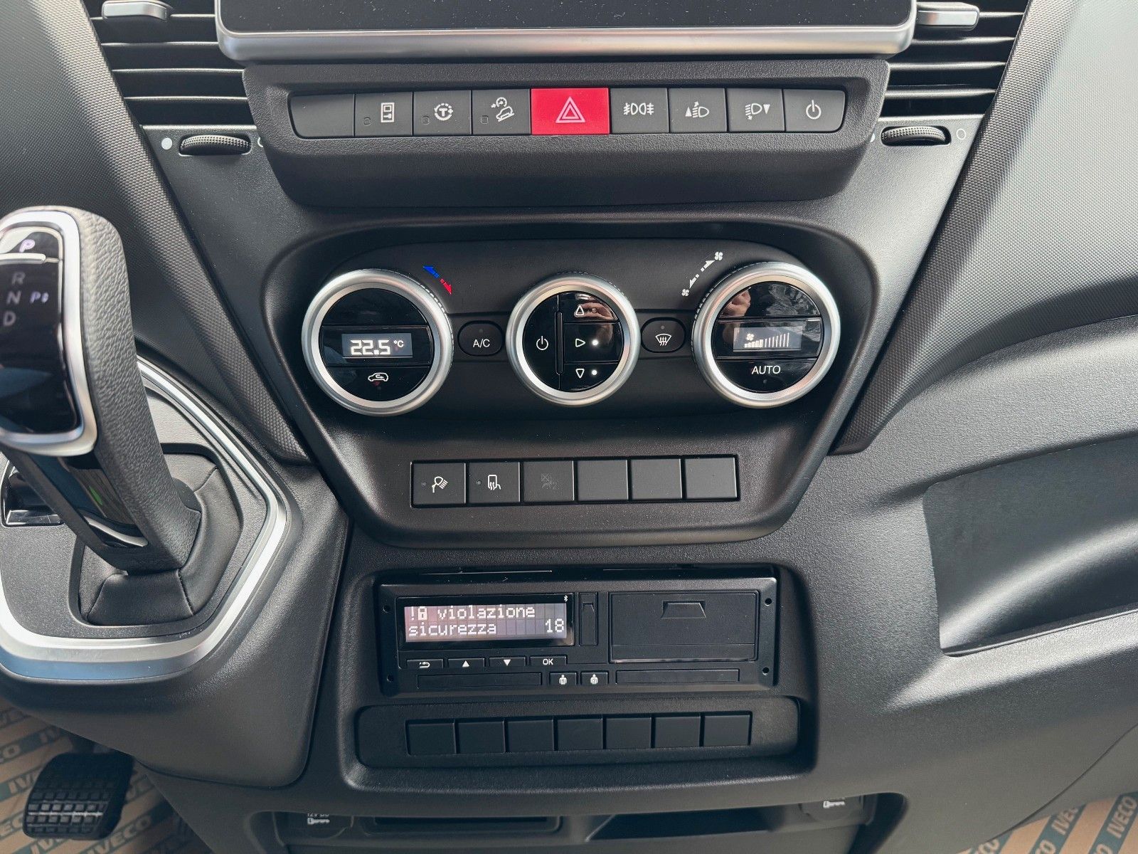 Fahrzeugabbildung Iveco Daily 50C18HA8 3.0L *CrewVan*AHK*Automatik*