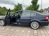 BMW 330i - Orientblau Metallic - BMW 330 aus 2004: 330i