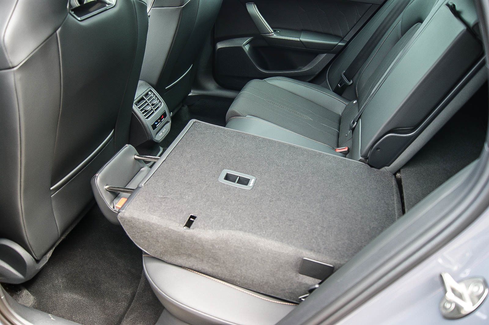 Fahrzeugabbildung CUPRA Leon Sportstourer e-Hybrid PANORAMA CARPLAY ACC