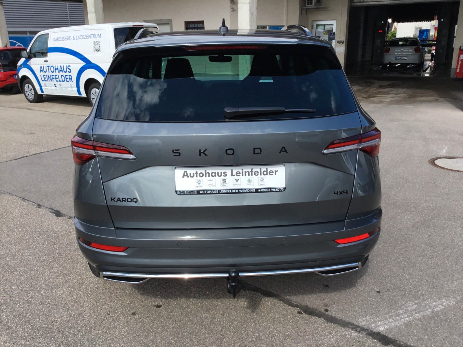Fahrzeugabbildung SKODA Karoq 2.0l TSI DSG 4x4 Sportline+AHK+Matrix+Pano