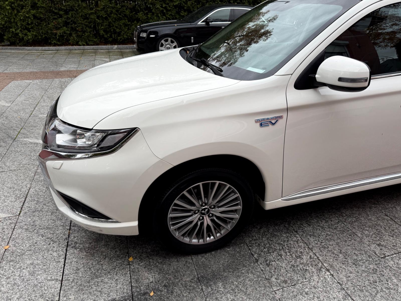 Mitsubishi Outlander 2.4 PHEV 4WD Spirit *Leder*Navi*Kamera