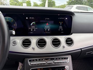 Fahrzeugabbildung Mercedes-Benz E 220 d Lim. 4Matic AUt. Navi Burmester SHZ uvm.