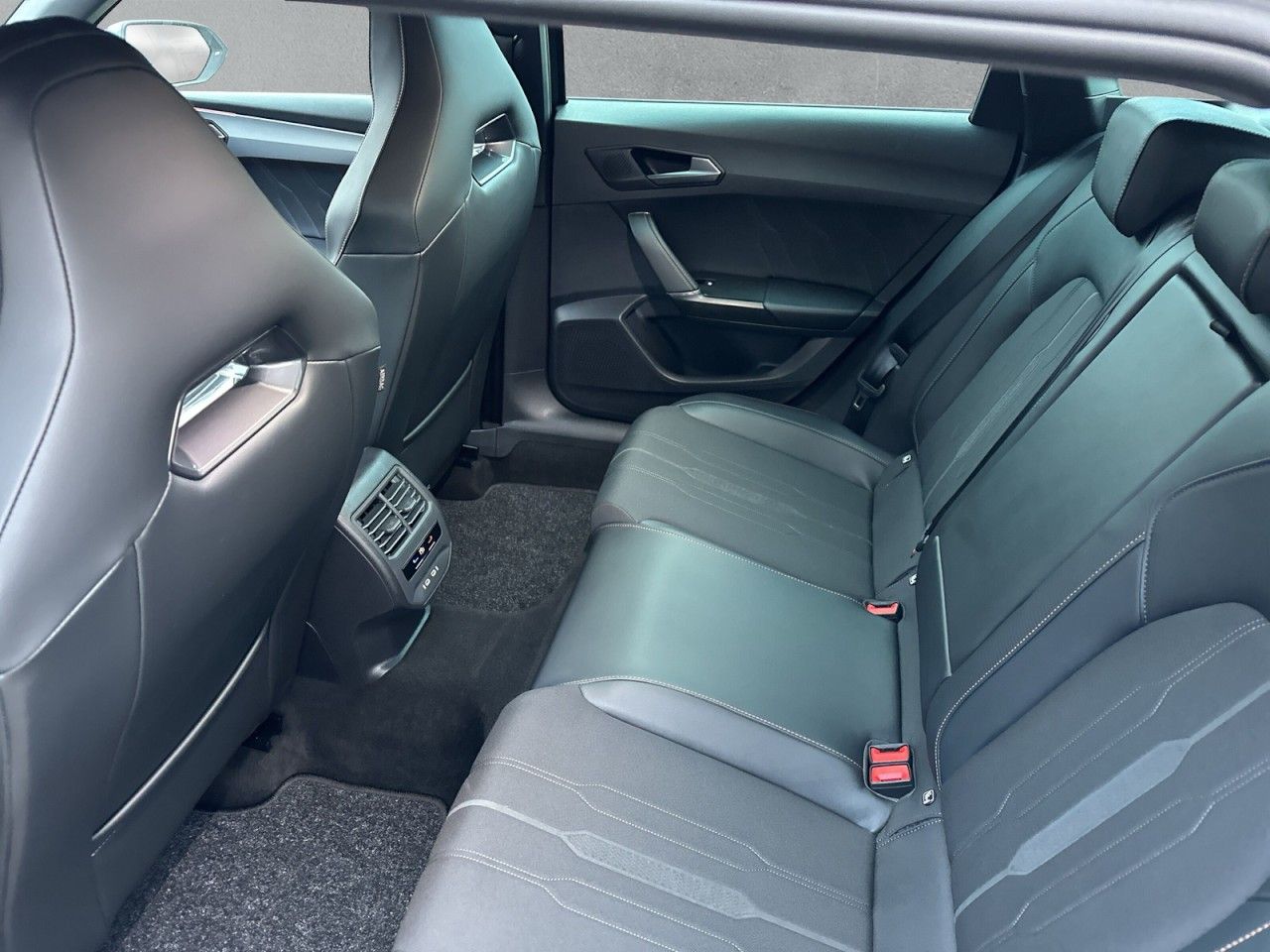 Fahrzeugabbildung CUPRA Leon Sportstourer VZ 2.0 TSI 4Drive 310 PS DSG