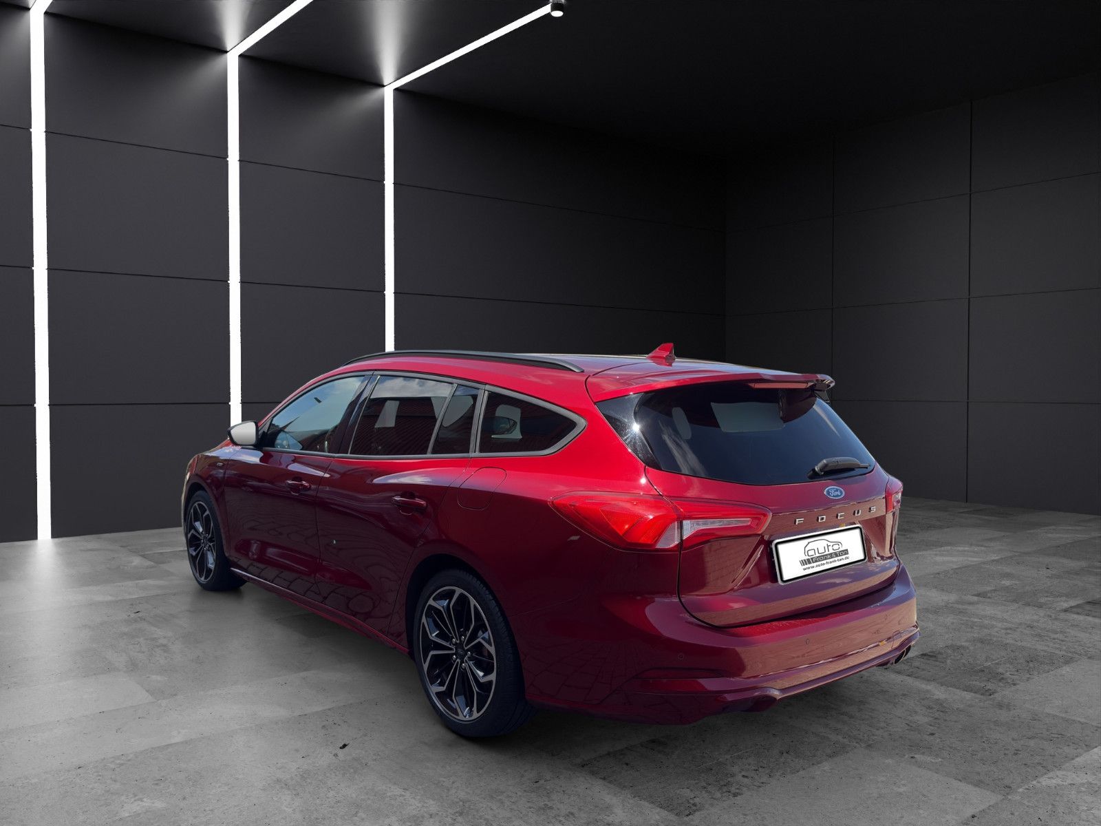 Fahrzeugabbildung Ford Focus Turnier ST-Line Cam*Shzg*ACC*Carbon