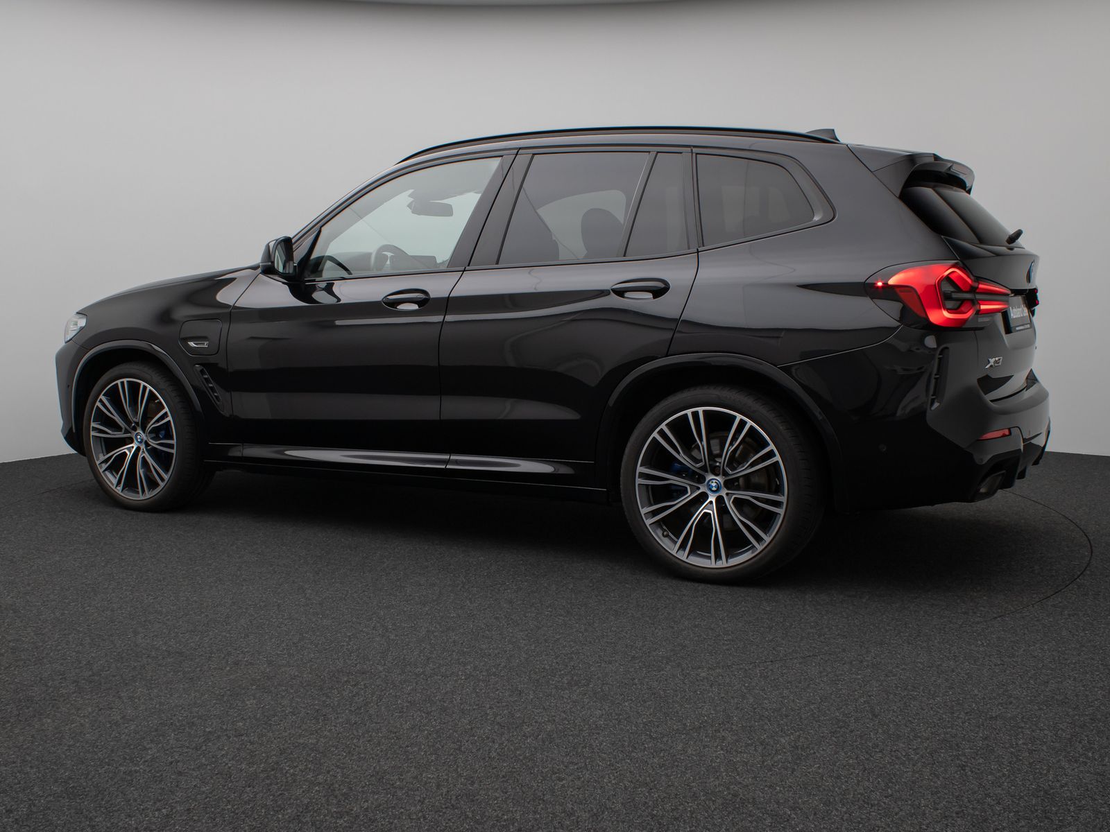 Fahrzeugabbildung BMW X3 xD30e M Sport Panorama Kamera HUD DAB H/K 21"
