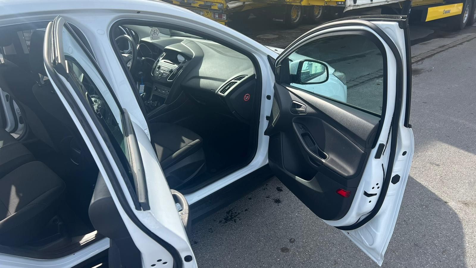 FORD Focus 1,6 Ti-VCT Lim. Ambiente PDC Klima Servo