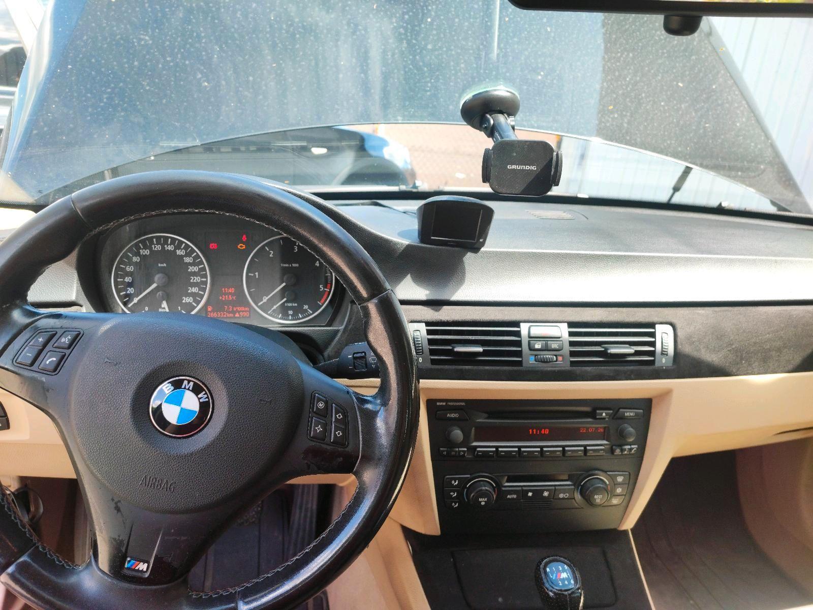 BMW 330 2006 — interior