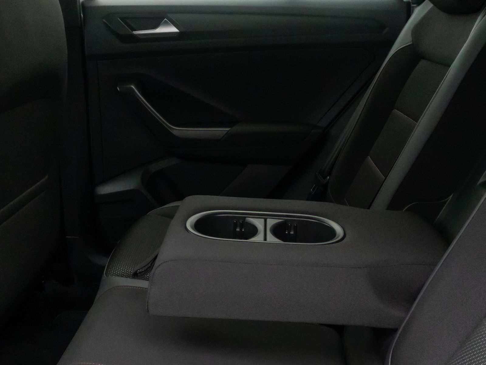 Fahrzeugabbildung Volkswagen T-Roc Sport ACC PDC HIFI Alarm FahrAssist DAB WR