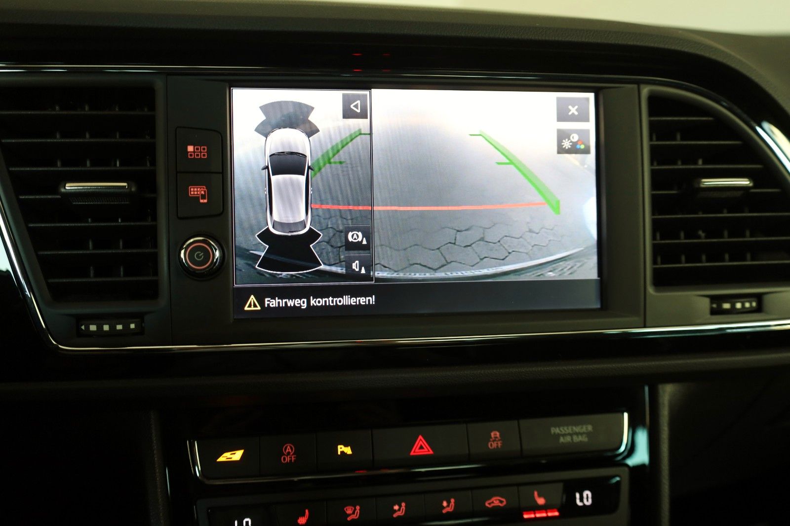 Fahrzeugabbildung SEAT Leon SC Cupra 300,T.Leder,Navi,LED,SH,Kamera,ACC