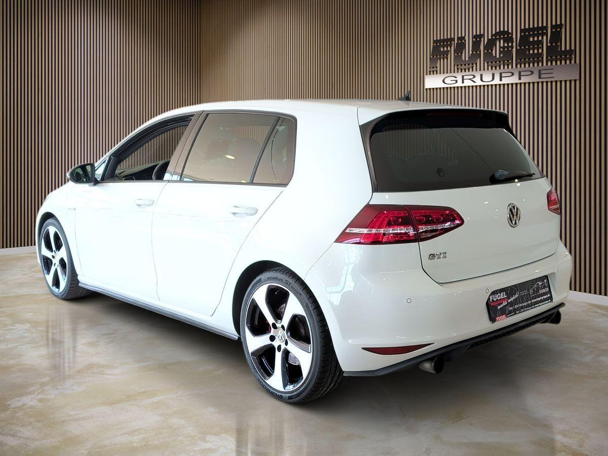 Volkswagen Golf 7 GTI 220 ch • 5 portes • Boîte manuelle 6 • GPS • Xénon • 18"