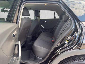 Audi Q2 35 TFSI basis 7-Gang S tronic|Kamera|Navi|LED
