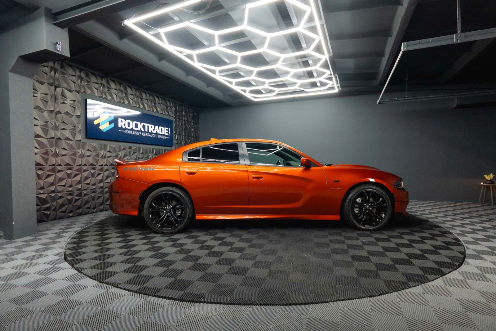 Fahrzeugabbildung Dodge Charger 5.7 V8 HEMI R/T Night-Paket Performance