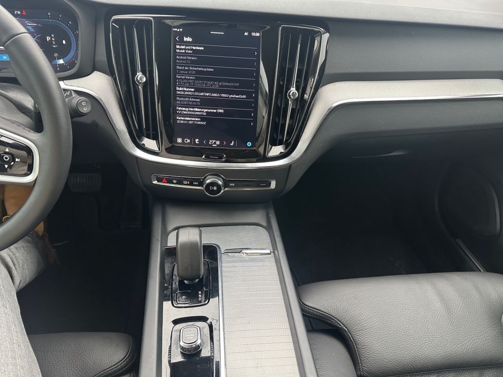 VOLVO V60 B4 B DKG Plus Dark 360° Frontscheibenheizung VOLVO V60 B4 B DKG Plus Dark 360° Frontscheibenheizung