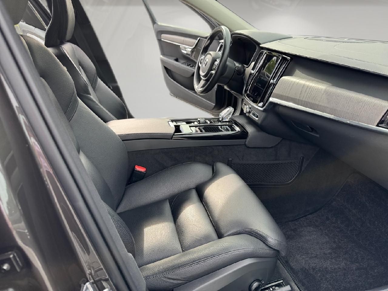 Fahrzeugabbildung Volvo V90 T6 AWD Inscription Recharge Plug-In Hybrid
