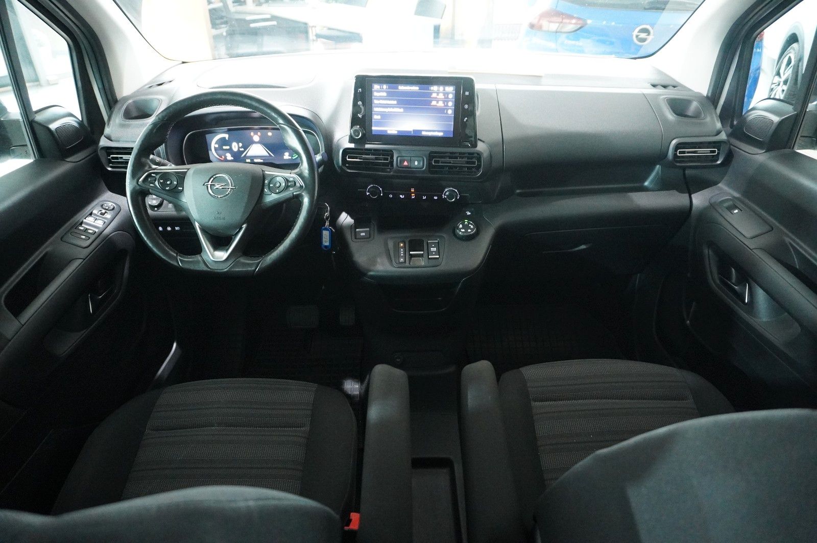 Fahrzeugabbildung Opel Combo-e LIFE ELEGANCE 11KW NAVI/KAMERA/VIRT./DAB