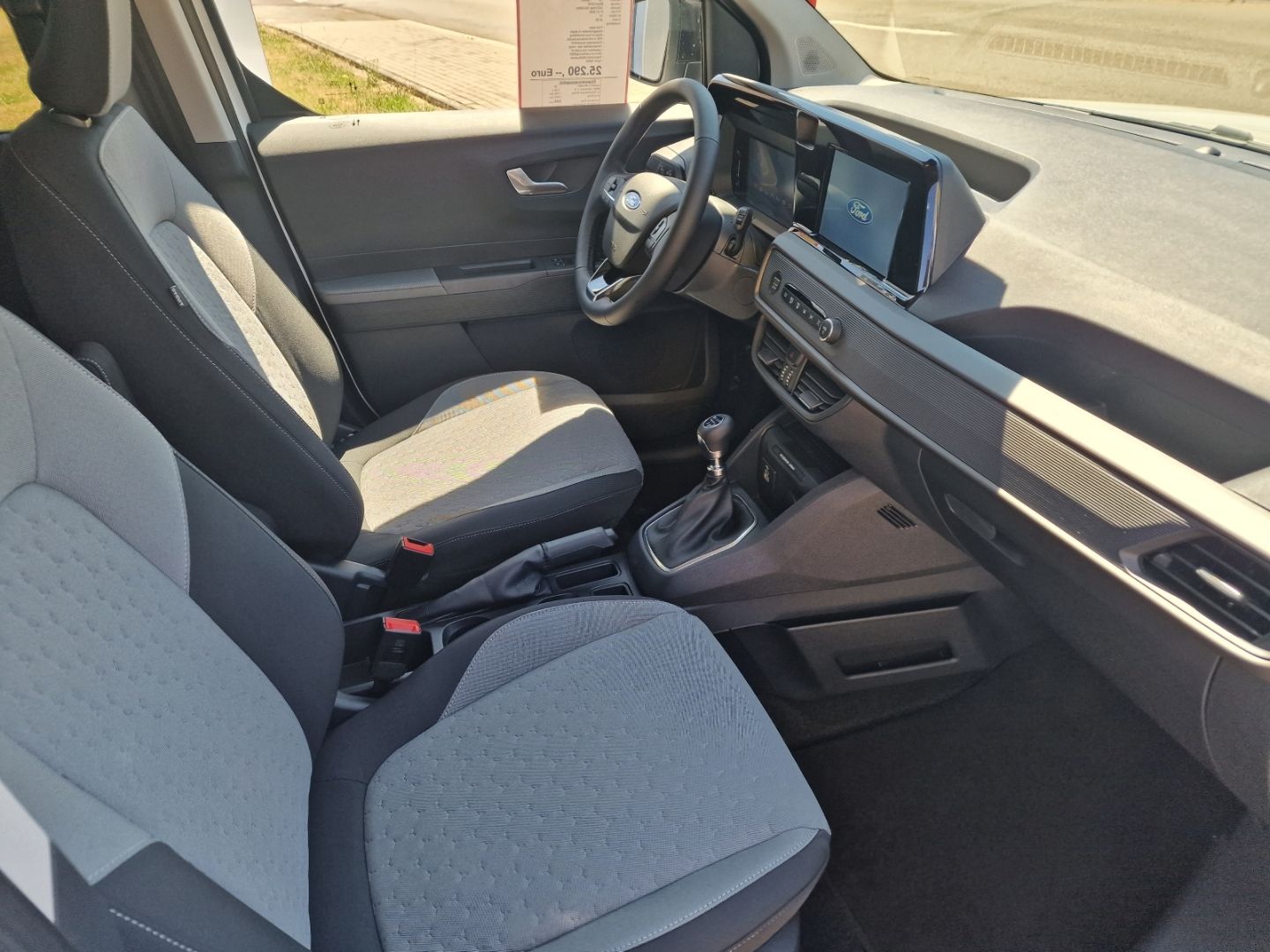Fahrzeugabbildung Ford Tourneo Courier Titanium Klimaautom DAB SHZ Lenk