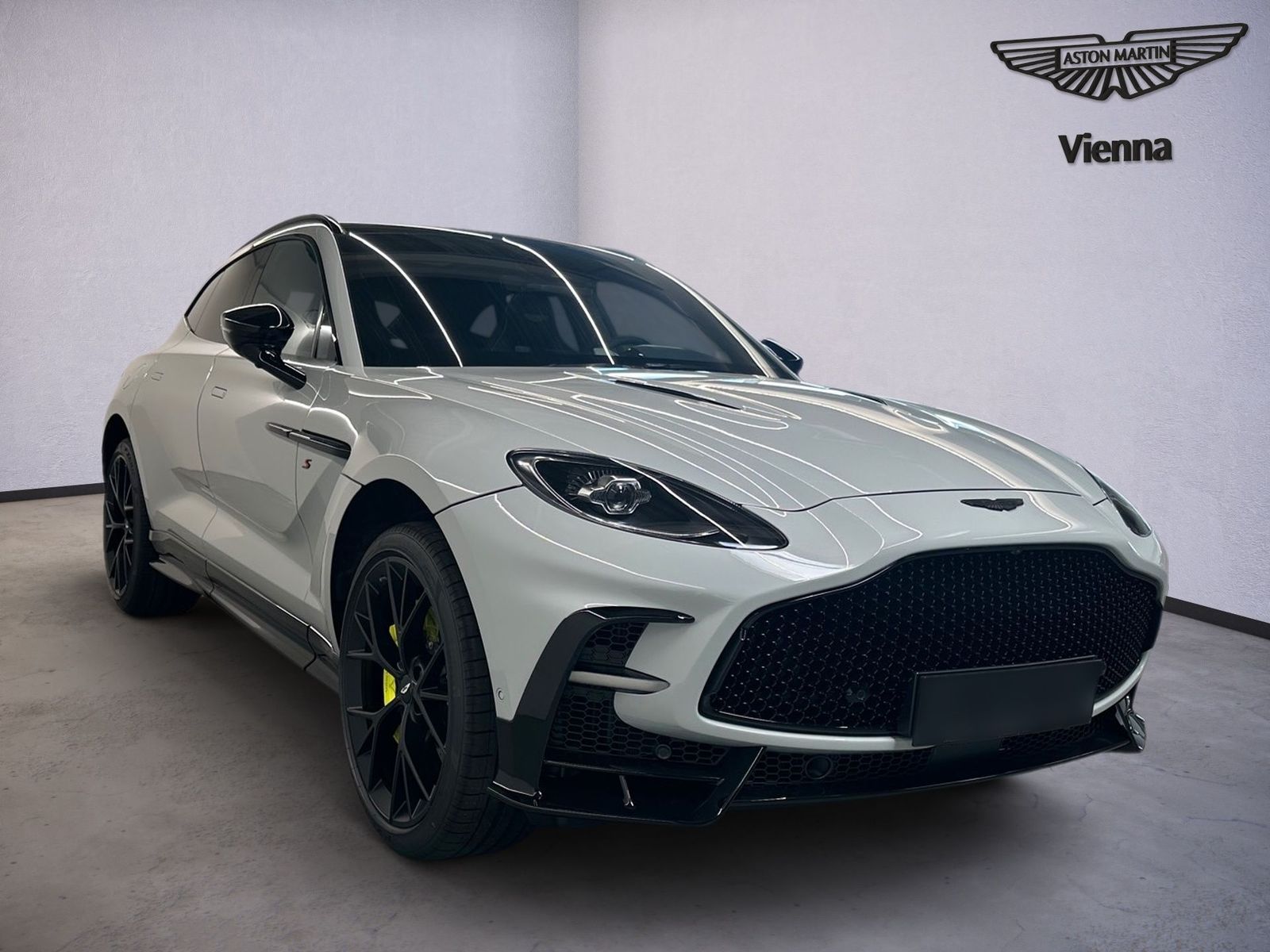 Aston Martin DBX S / Apex Grey / B&W / CF-Interior Pack /  imagem 2