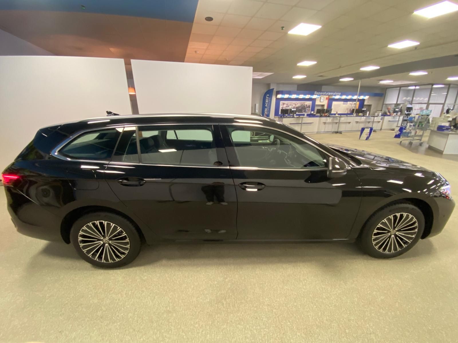 Fahrzeugabbildung Volkswagen Passat Variant 1.5 eTSI Elegance AHK+MATRIX+ACC+
