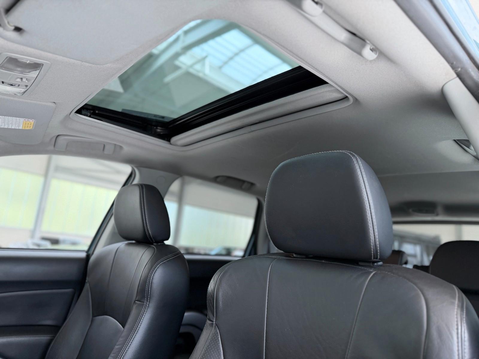 Mitsubishi Outlander 2.2 DI-D 156 ch • 4WD • 7 places • Cuir • Toit ouvrant • Caméra