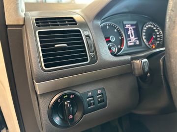 MYAUTOCENTER – Gebraucht- und Jahreswagen mit Werkstattservice in Pfaffenhofen Volkswagen Touran *7-SITZER*TÜV 827*2-ZONEN*PDC*DACHRELING