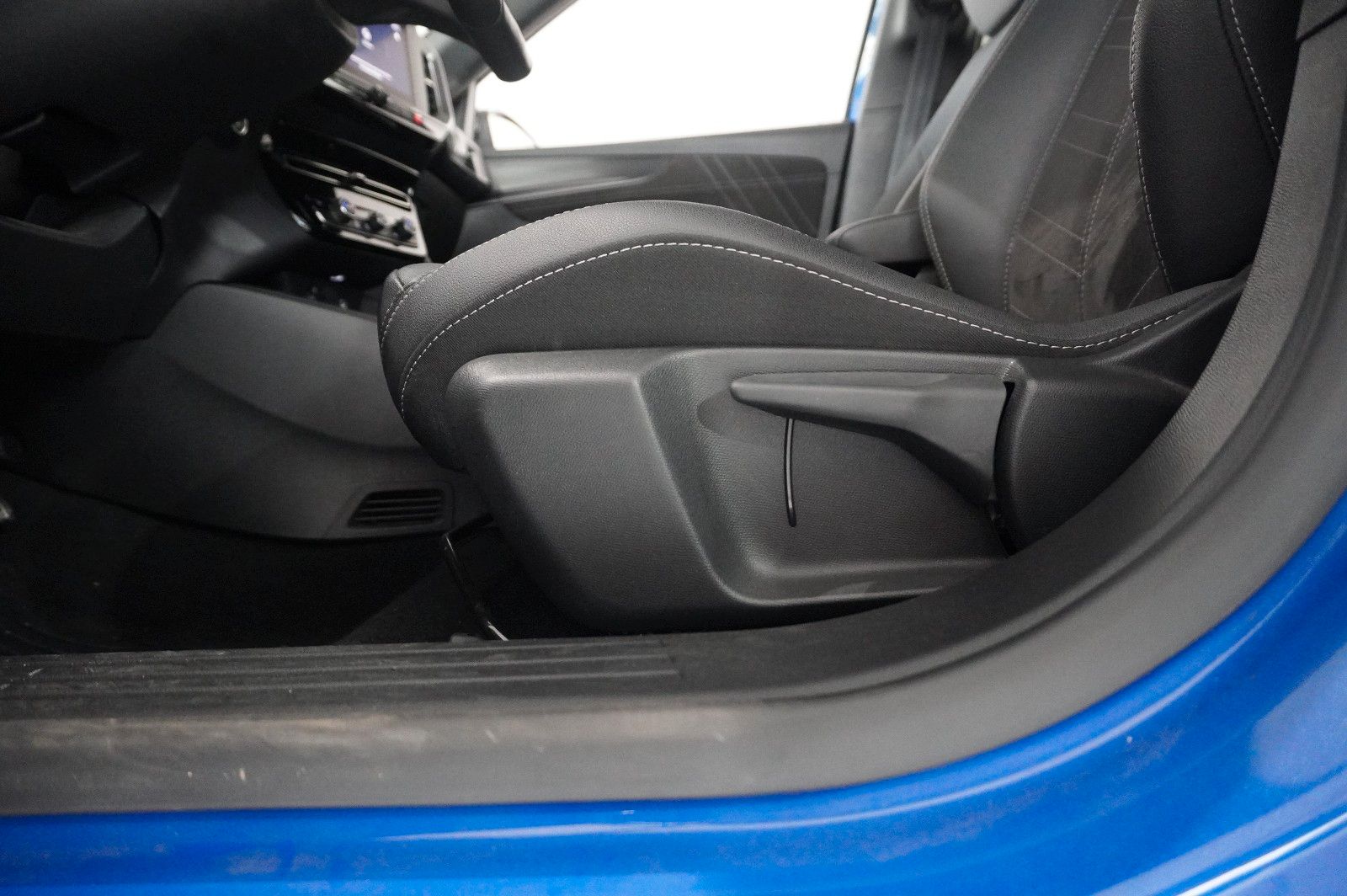 Fahrzeugabbildung Opel Mokka-e ULTIMATE 1-PHASIG NAVI/LED/KAMERA/DAB+