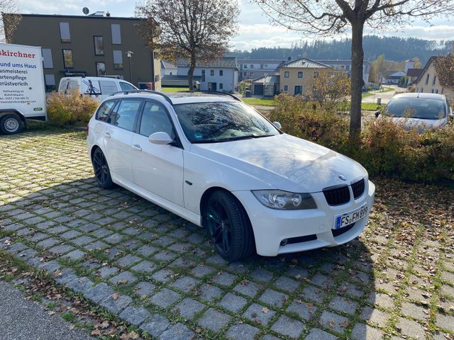 BMW 320i Touring -