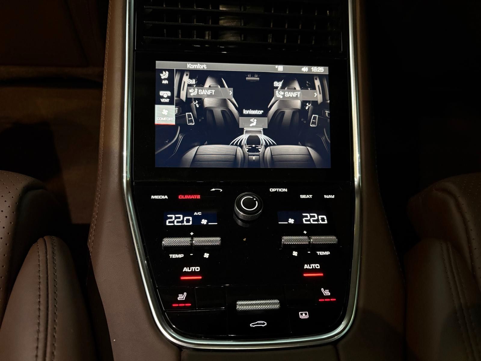 Fahrzeugabbildung Porsche Panamera Turbo S E-Hybrid Executive