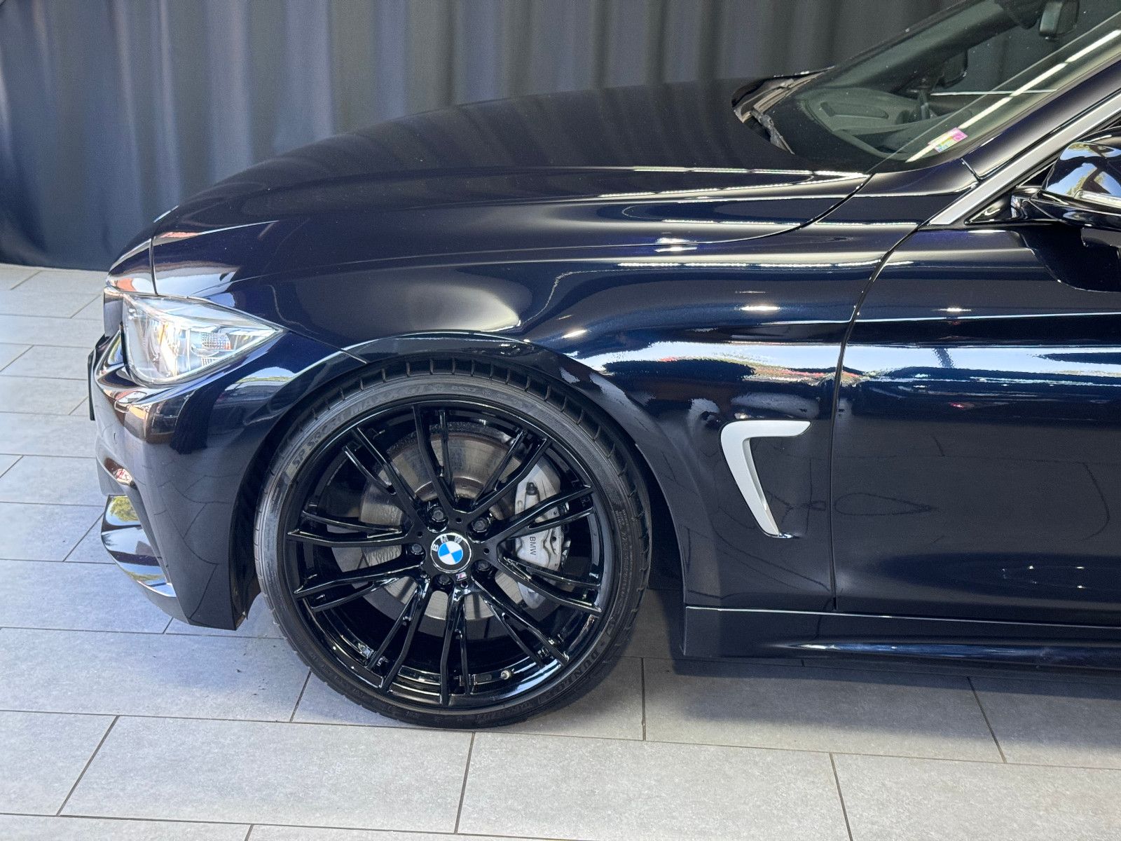 Fahrzeugabbildung BMW 435i xDrive M-SPORT*INIDIVIDUAL*AUTOMATI*HEAD-UP