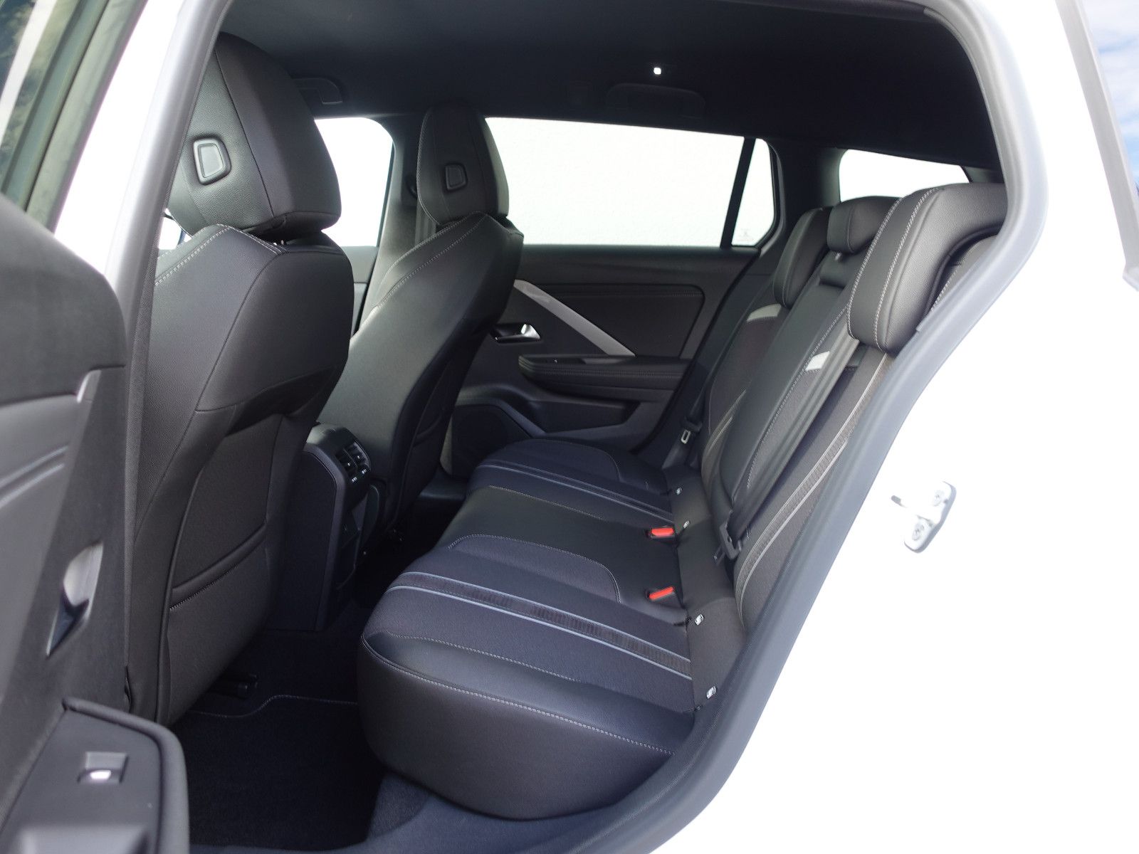 Fahrzeugabbildung Opel Astra ST Ultimate 1.2T,Navi,Pano,Kamera,Sitzhzg