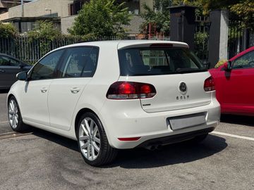 Volkswagen Golf - 6