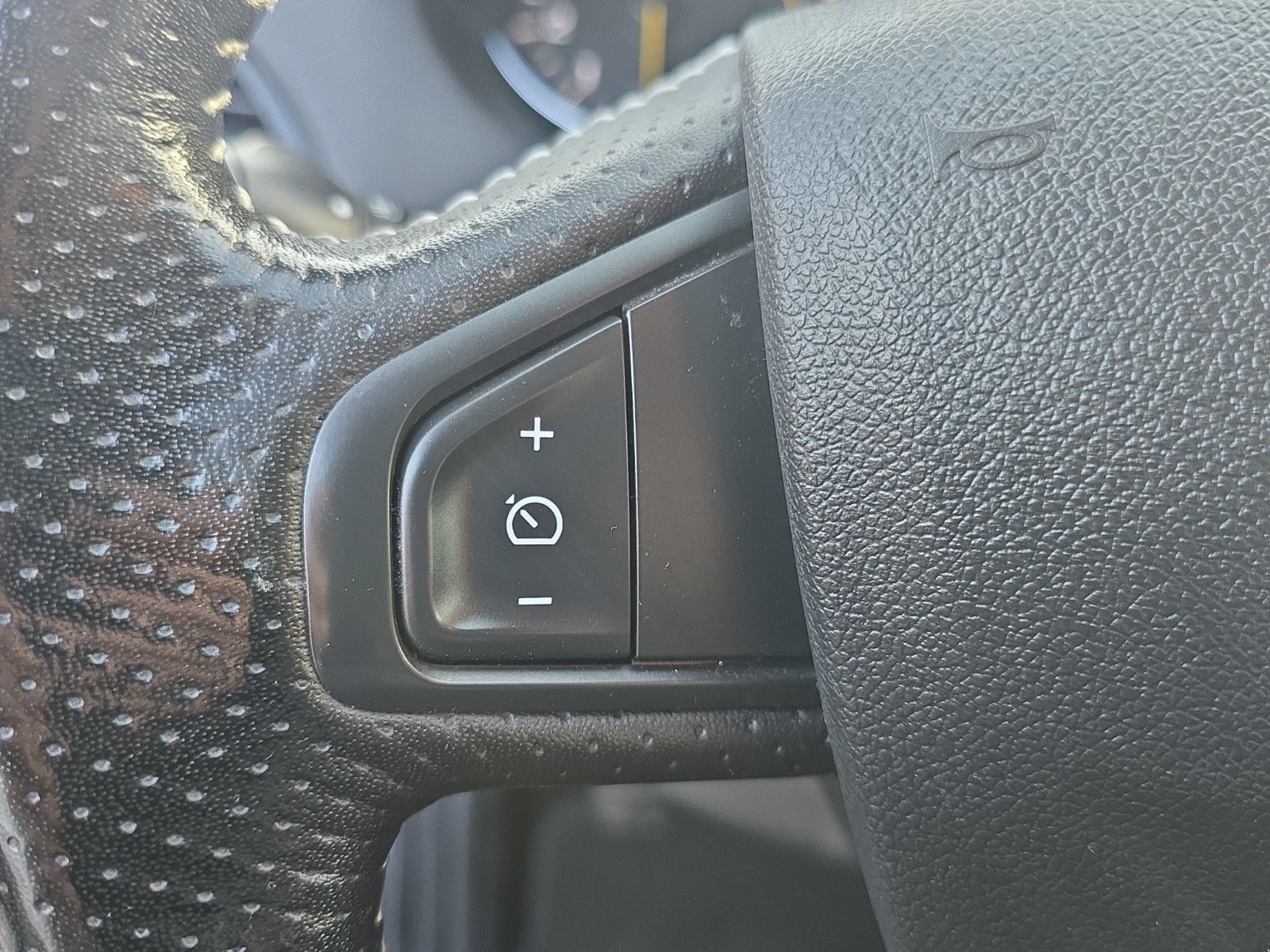 Fahrzeugabbildung Renault Megane III Lim. 5-trg. BOSE Edition TÜV SERVICE